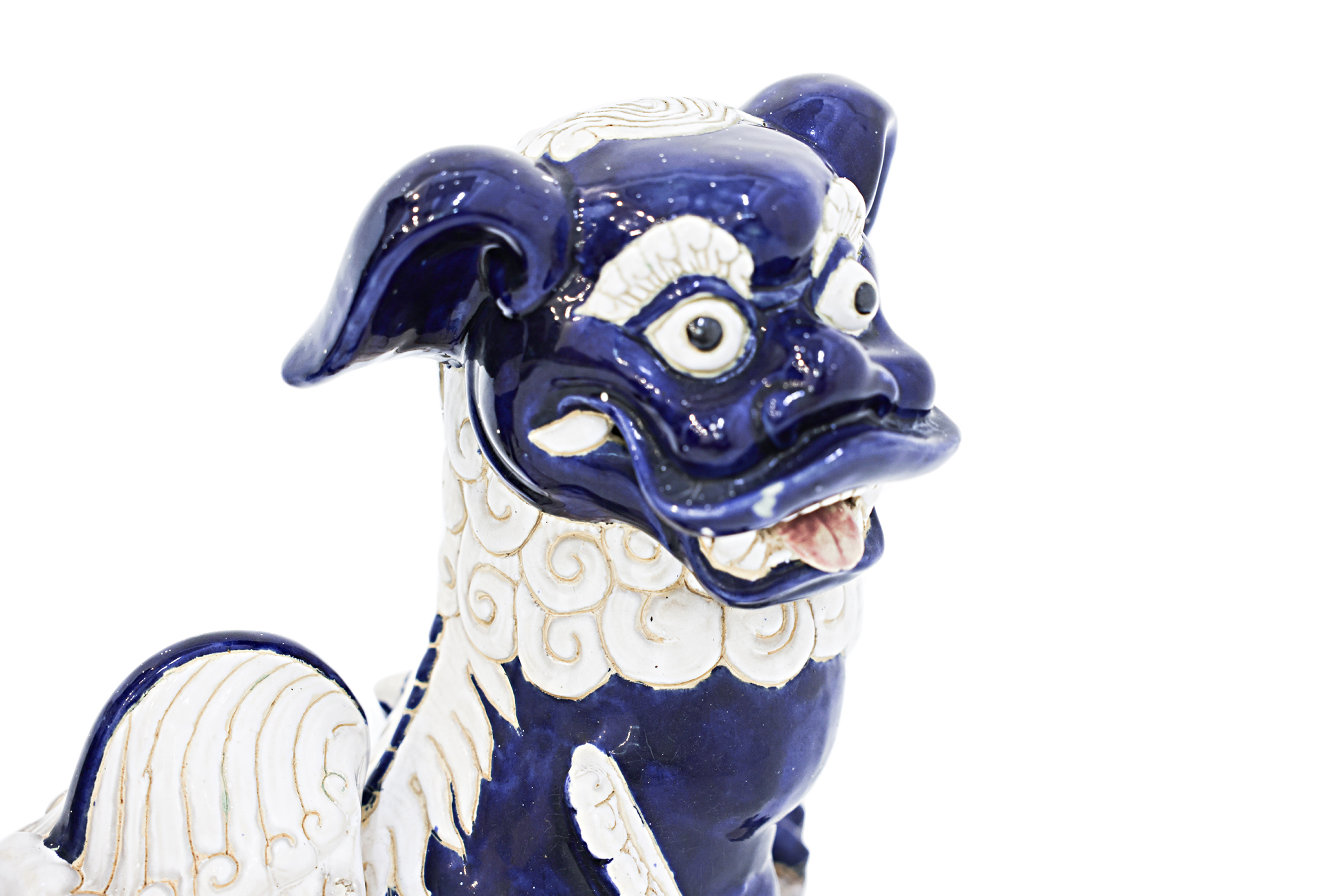 A PAIR OF CERAMIC FOO DOGS - Image 3 of 3