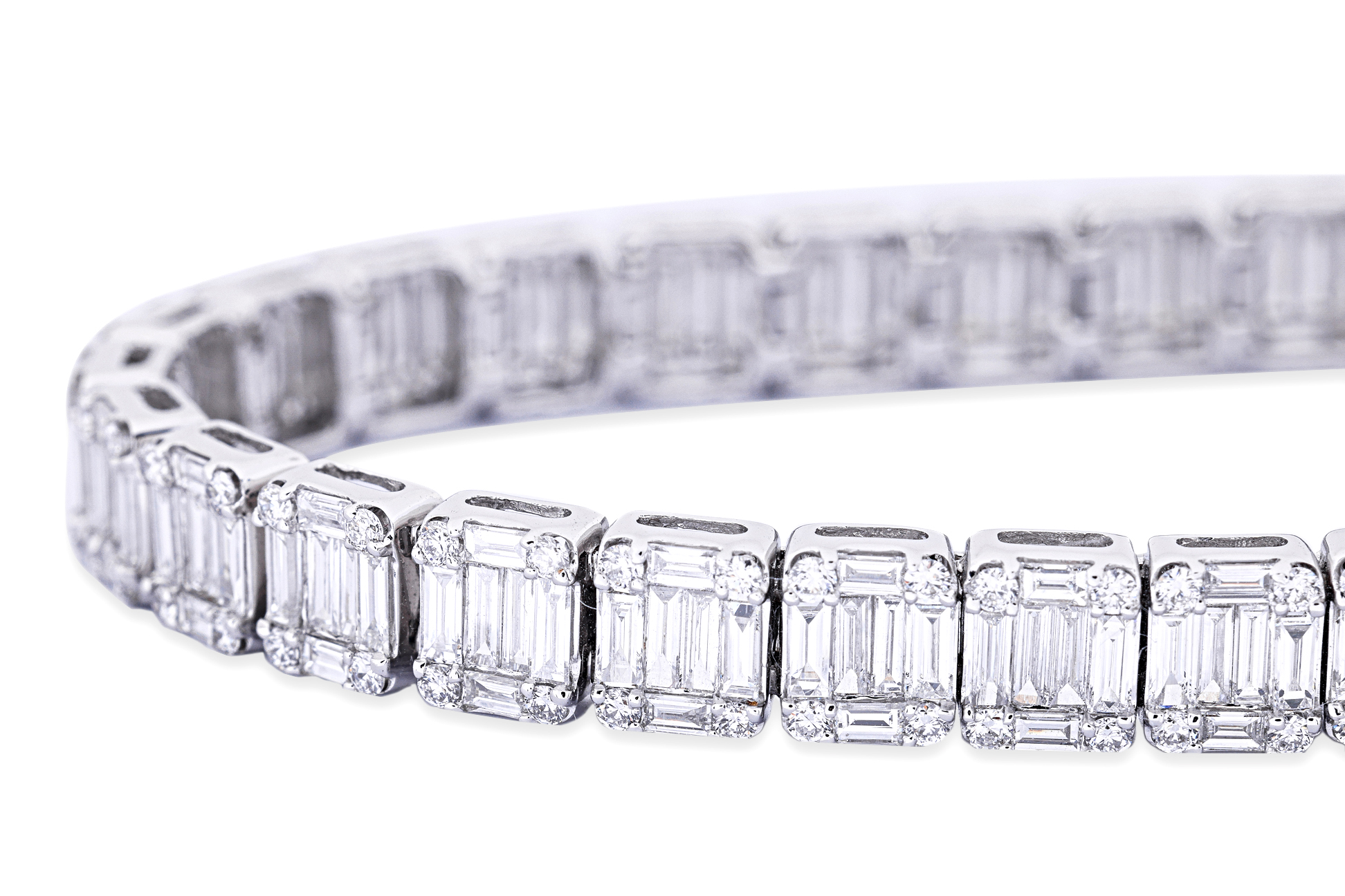 A BAGUETTE AND ROUND DIAMOND TENNIS BRACELET - Image 2 of 4