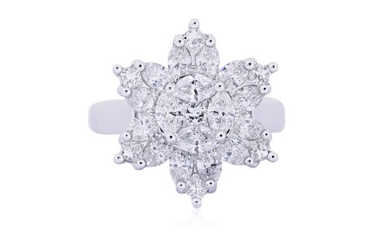 A DIAMOND FLOWER RING - Image 2 of 4