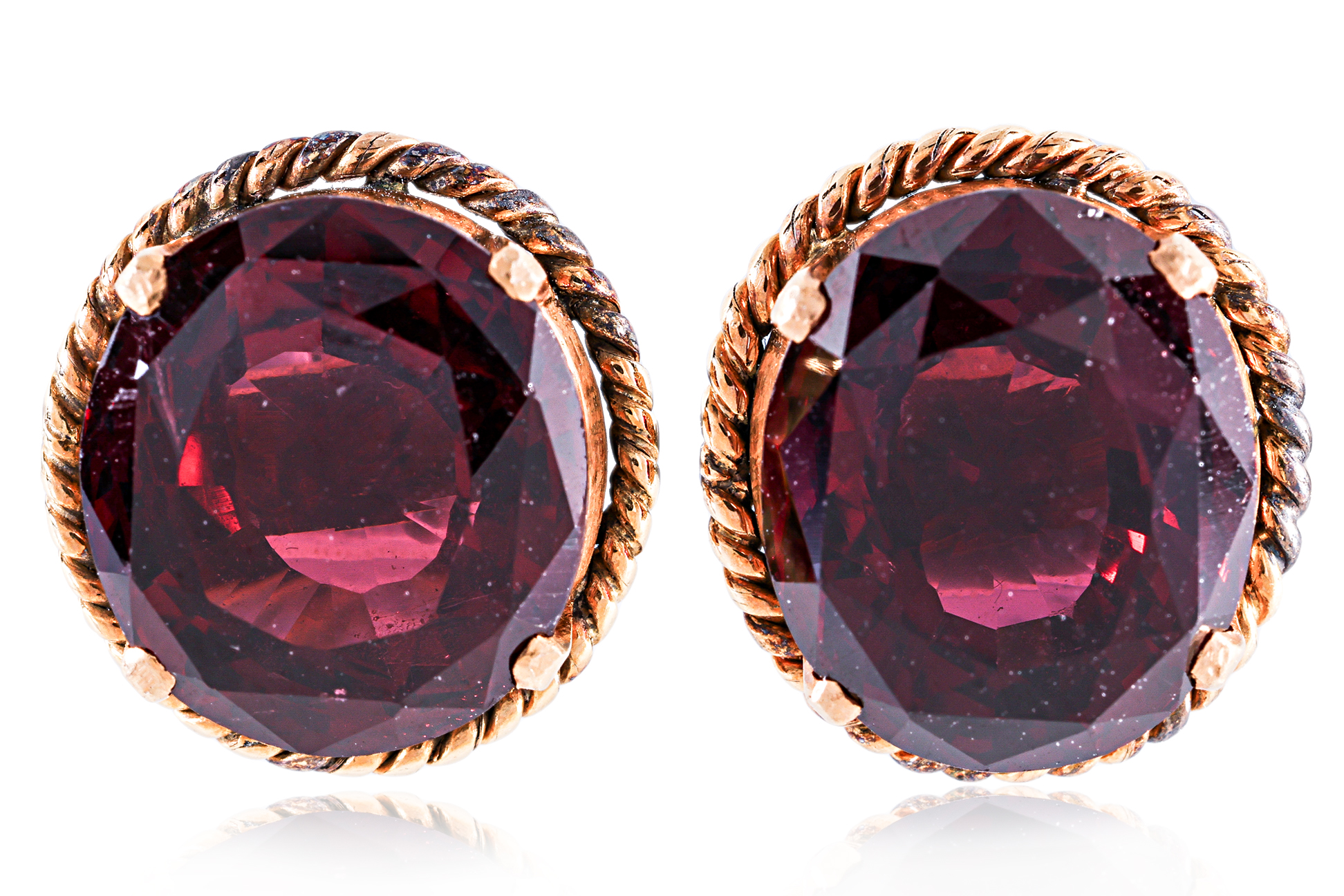 A PAIR OF GARNET STUD EARRINGS