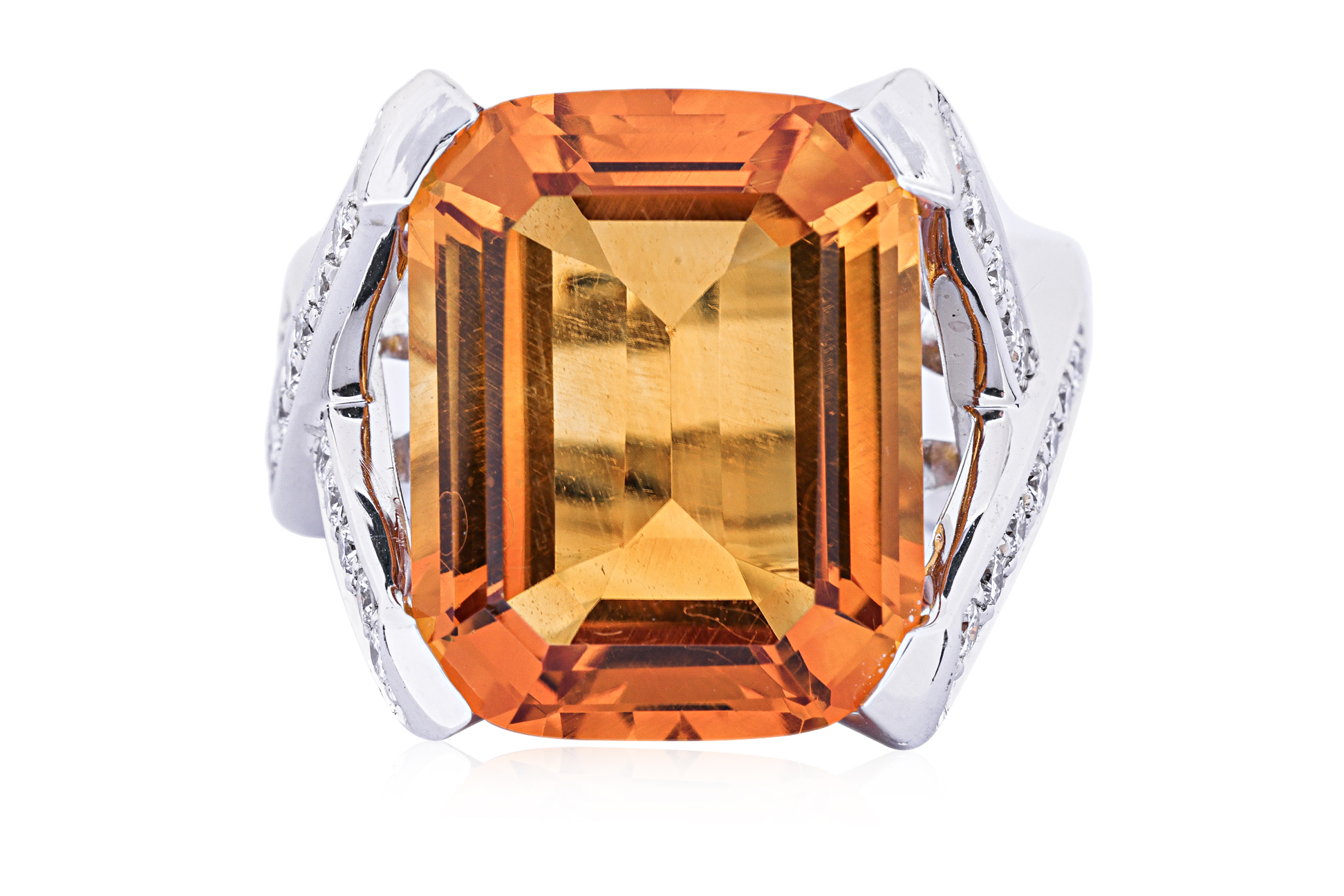 A LARGE CITRINE AND DIAMOND RING - Image 2 of 4