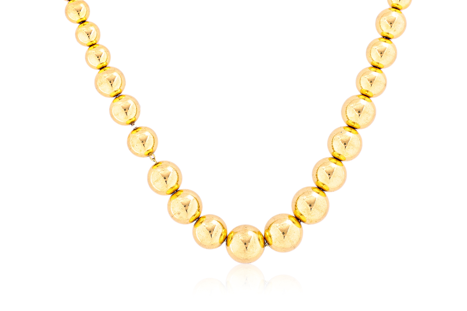 A GRADUATED GOLD BEAD NECKLACE