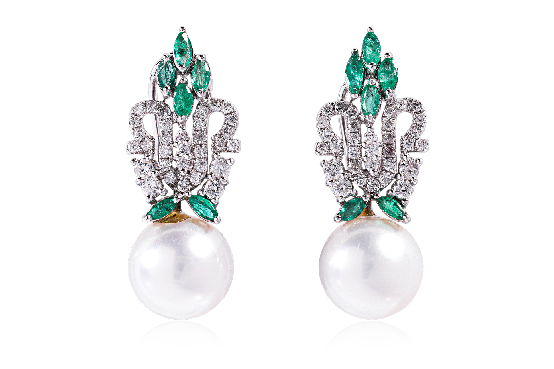 A PAIR OF CULTURED PEARL, EMERALD AND DIAMOND CLIP EARRINGS