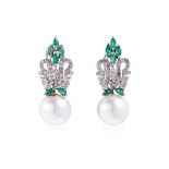 A PAIR OF CULTURED PEARL, EMERALD AND DIAMOND CLIP EARRINGS