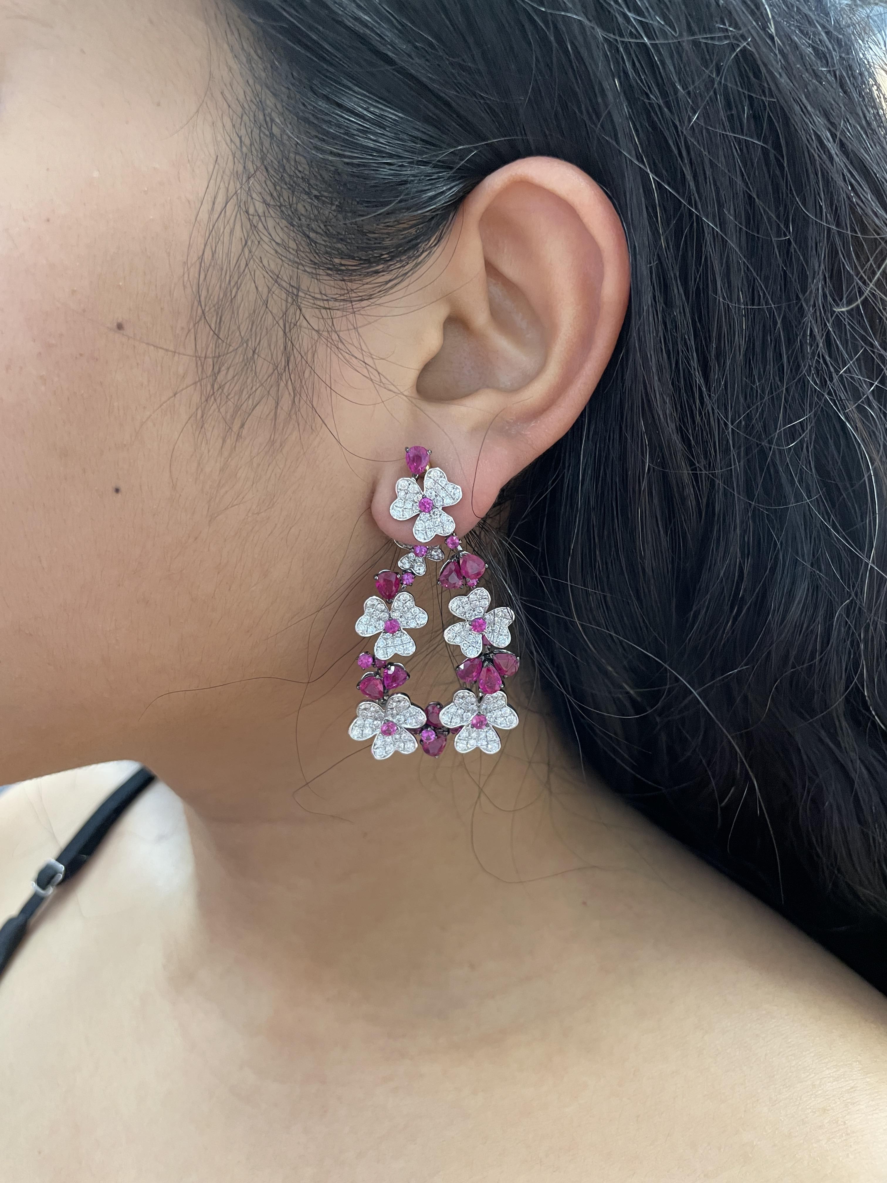 A PAIR OF RUBY, PINK SAPPHIRE AND DIAMOND DROP EARRINGS - Image 4 of 4