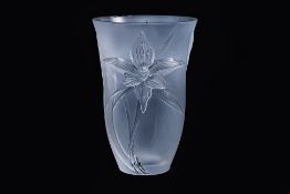 A LARGE LALIQUE FROSTED GLASS VASE