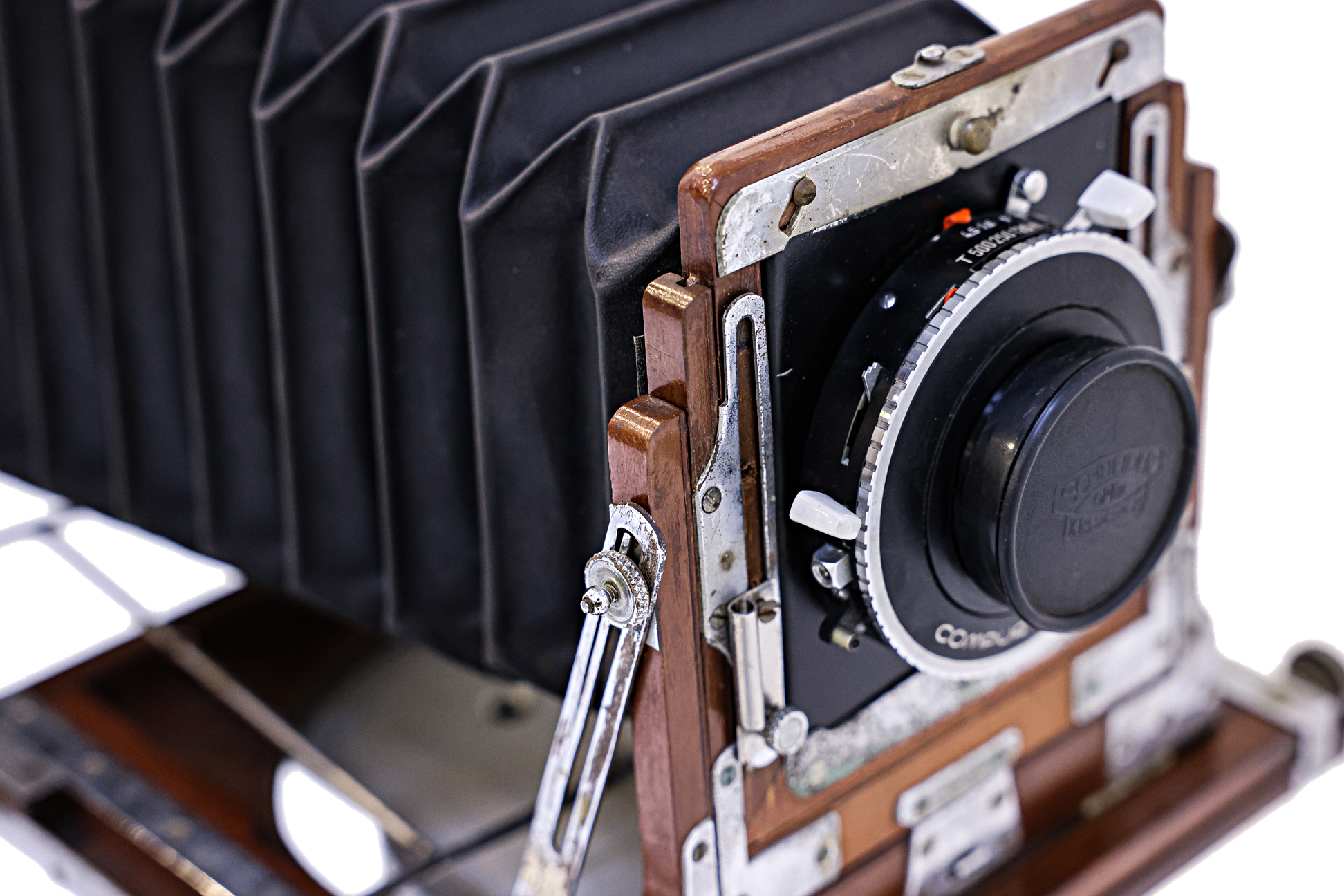 A MAHOGANY AND BRASS FOLD-OUT CAMERA ON TRIPOD - Image 2 of 3