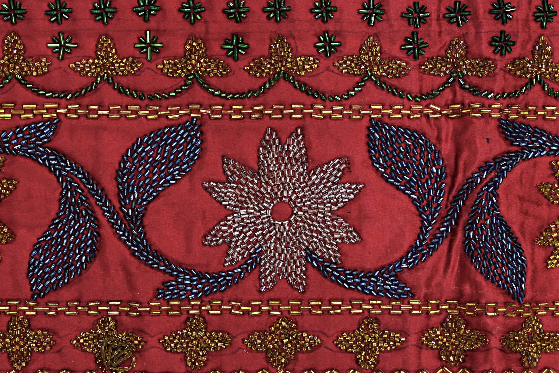 A TASSELED BEADED MATTRESS HANGING - Image 2 of 2