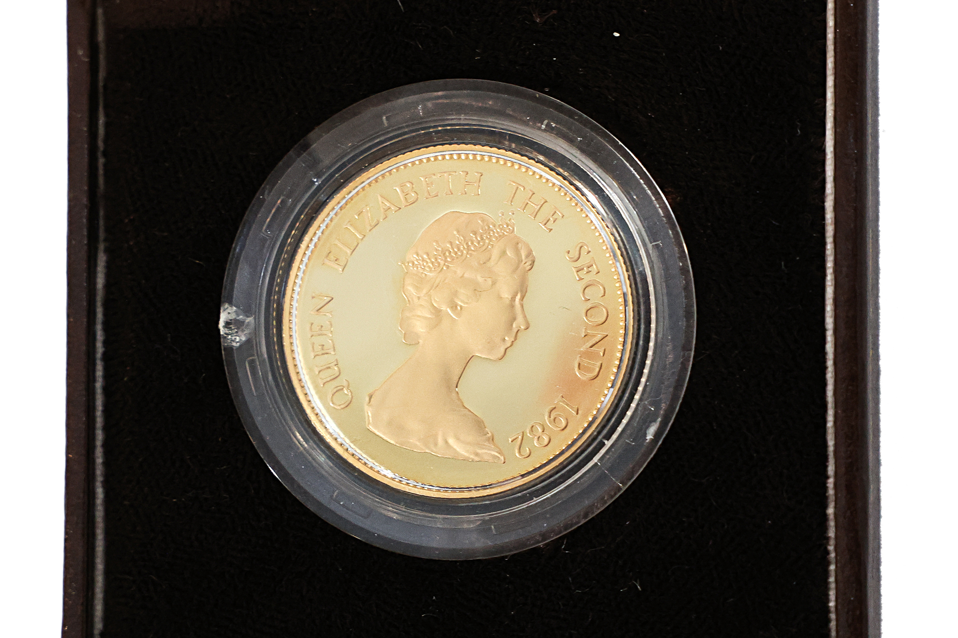 HONG KONG QUEEN ELIZABETH II 1982 $1000 GOLD COIN - Image 2 of 2
