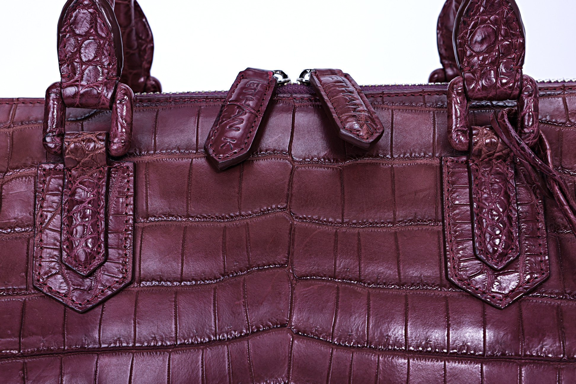 AN ETHAN K BURGUNDY SATCHEL HANDBAG - Image 4 of 4