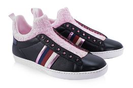 A PAIR OF GUCCI LACE SNEAKERS EU 35