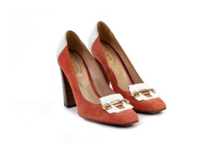 A PAIR OF TOD'S CORAL TWO-TONED LOAFER PUMPS EU 36