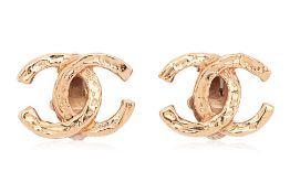A CHANEL PAIR OF HAMMERED CC EARRINGS