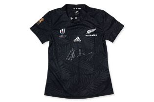 A 2019 NZ RWC JERSEY SIGNED BY STEVE HANSEN