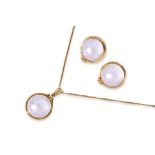 A MATCHING SET OF CULTURED MABE PEARL EARRINGS AND NECKLACE