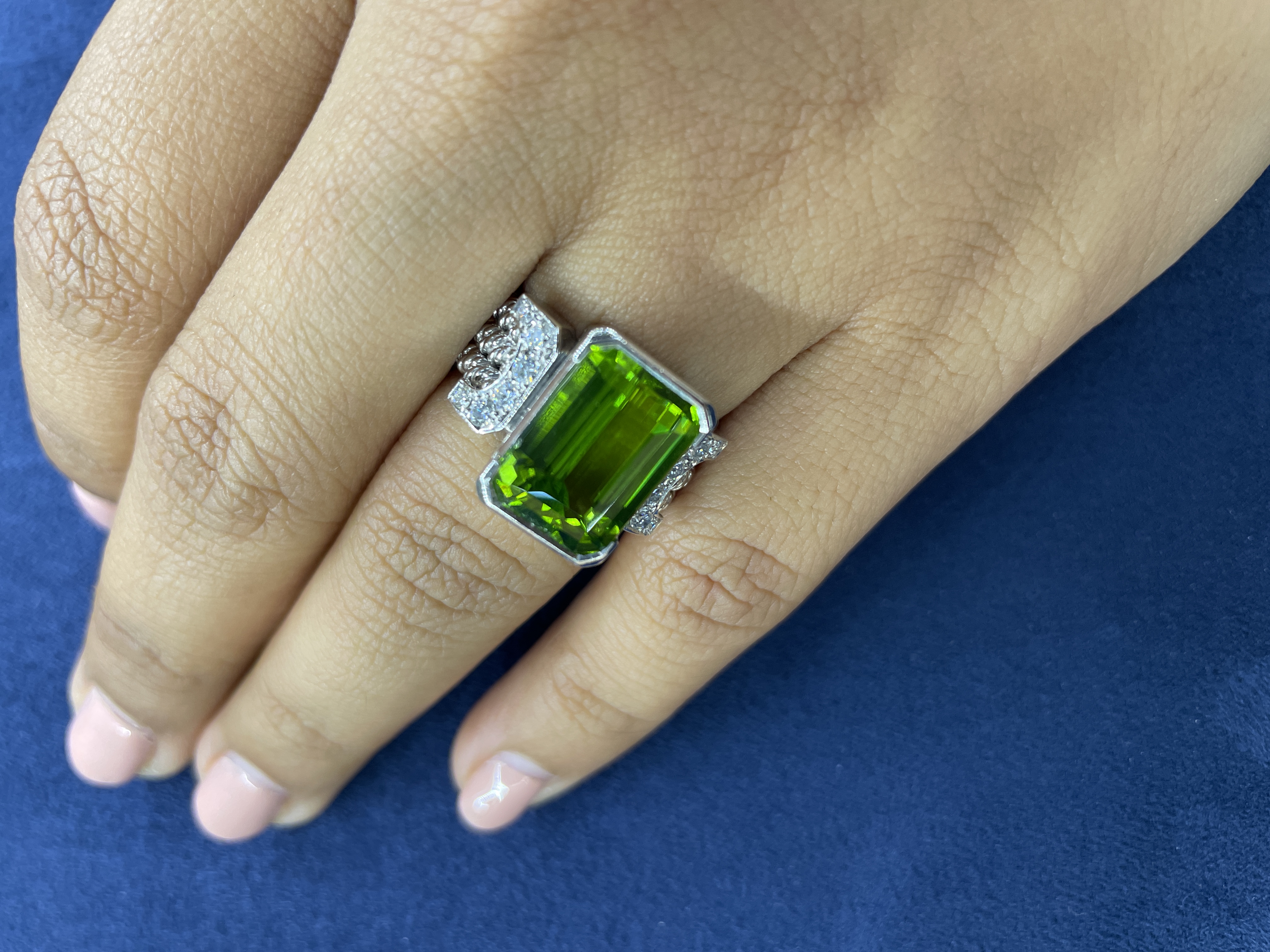 A PERIDOT AND DIAMOND RING BY KOJI IWAKURA - Image 4 of 4