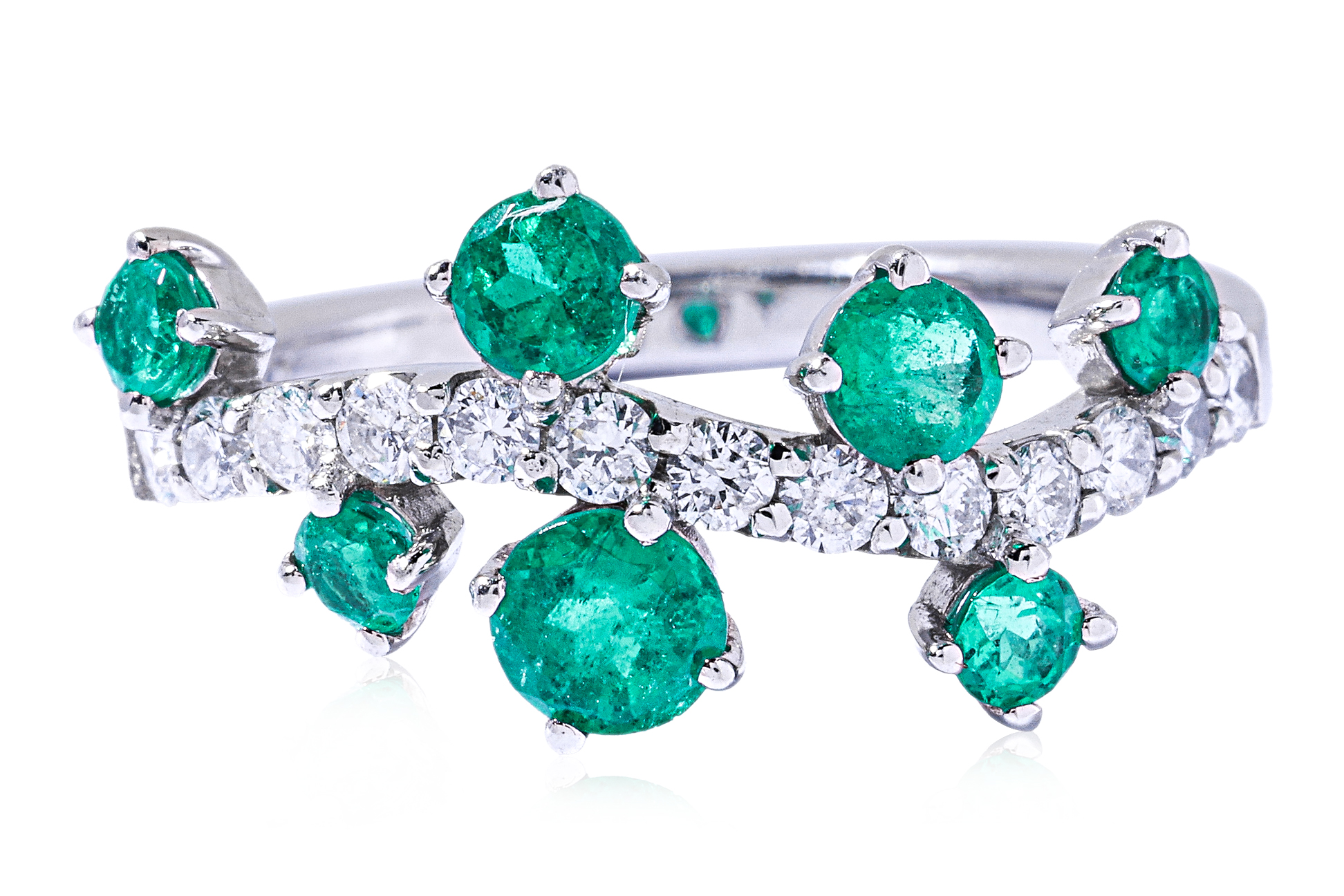 AN EMERALD AND DIAMOND RING - Image 2 of 4