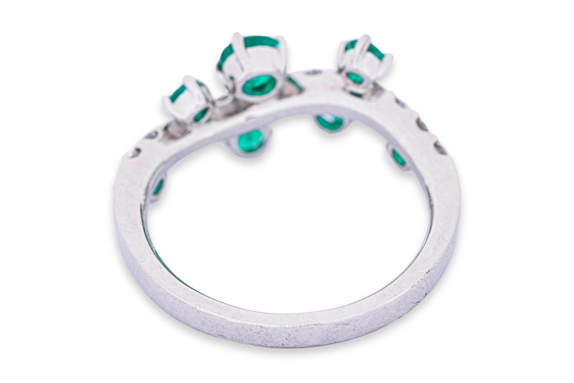 AN EMERALD AND DIAMOND RING - Image 3 of 4