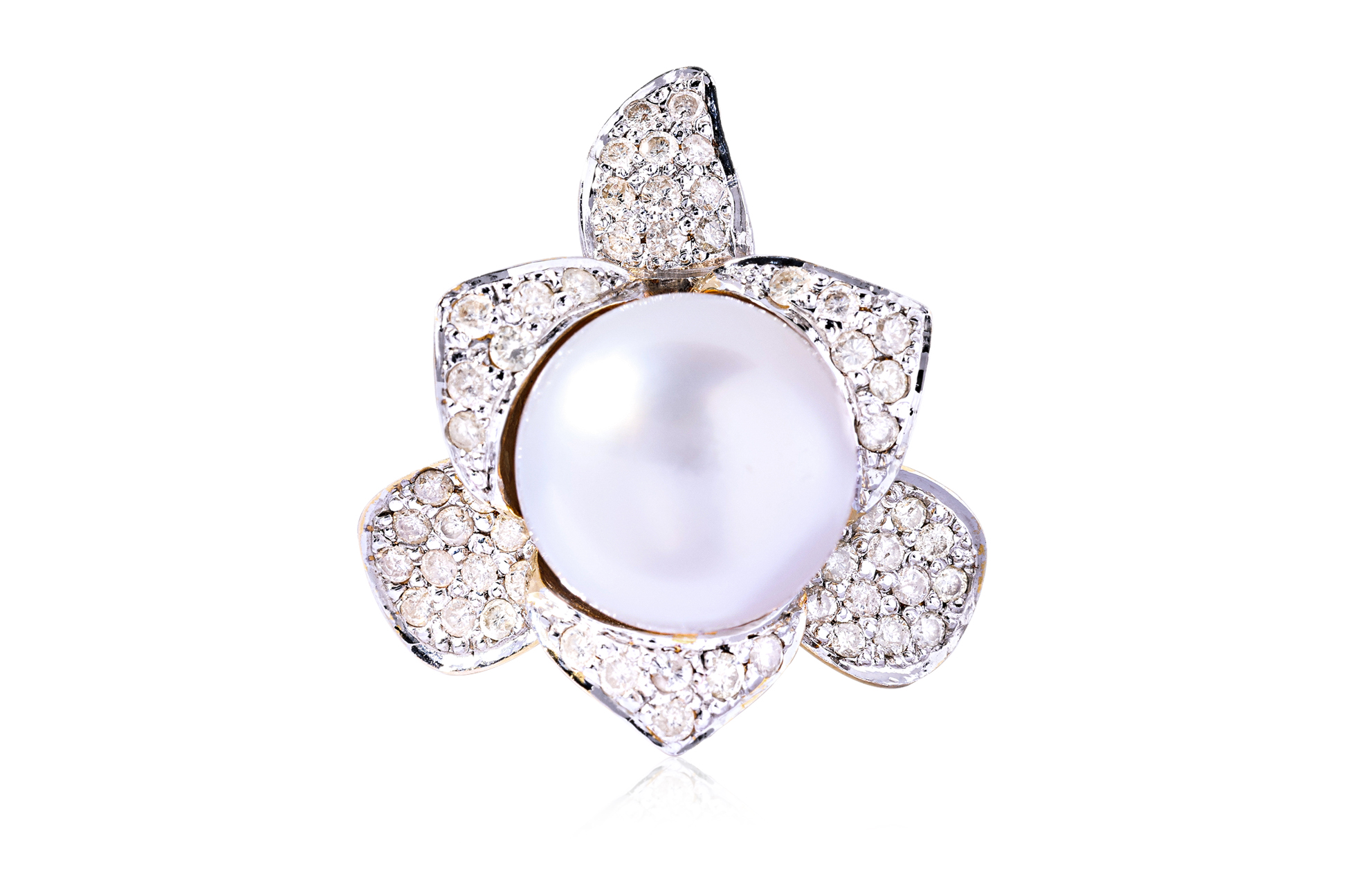 A CULTURED BAROQUE PEARL AND DIAMOND 'ORCHID' RING - Image 2 of 4