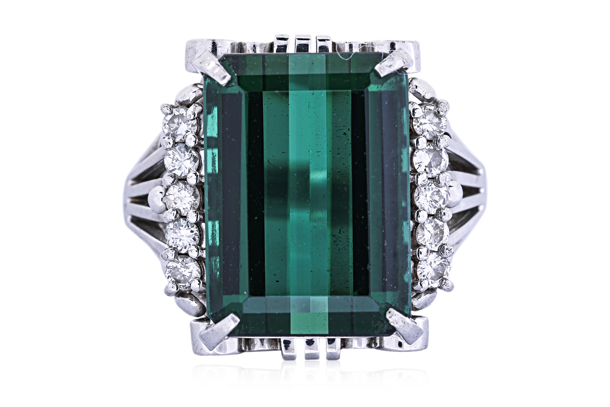 A GREEN TOURMALINE AND DIAMOND RING - Image 2 of 4