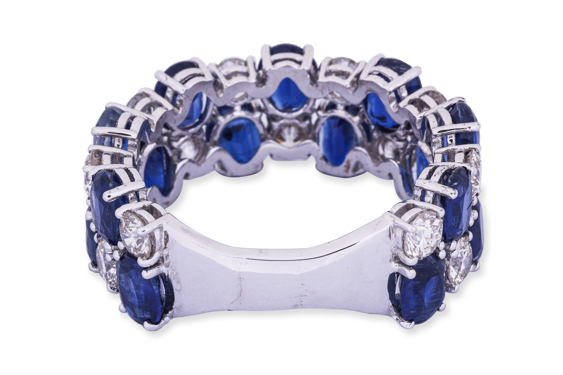 A SAPPHIRE AND DIAMOND RING - Image 3 of 4