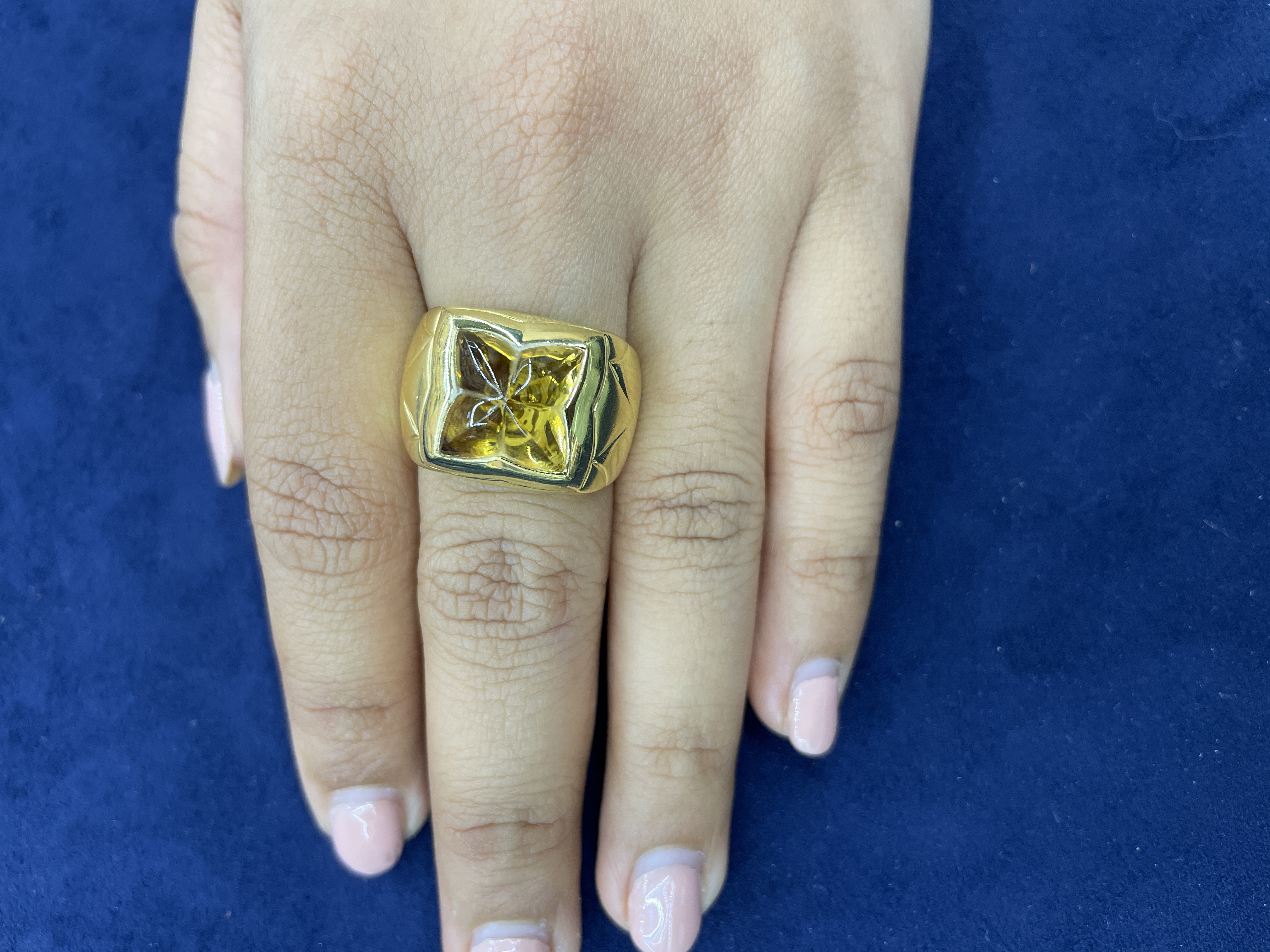 A FANCY CUT CITRINE RING - Image 4 of 4