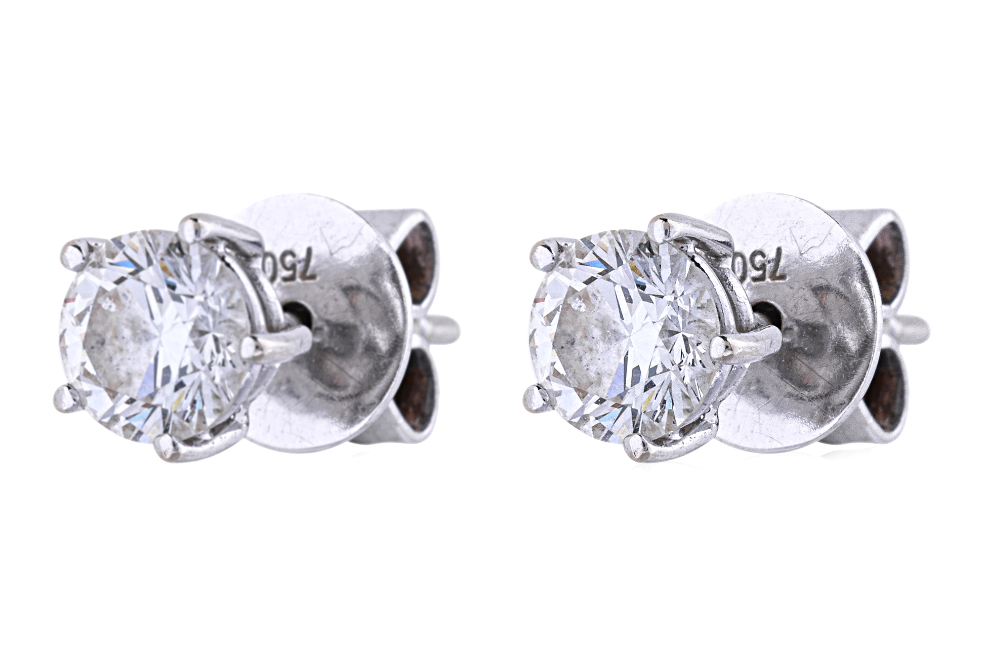 A PAIR OF SOLITAIRE DIAMOND STUD EARRINGS - Image 2 of 4