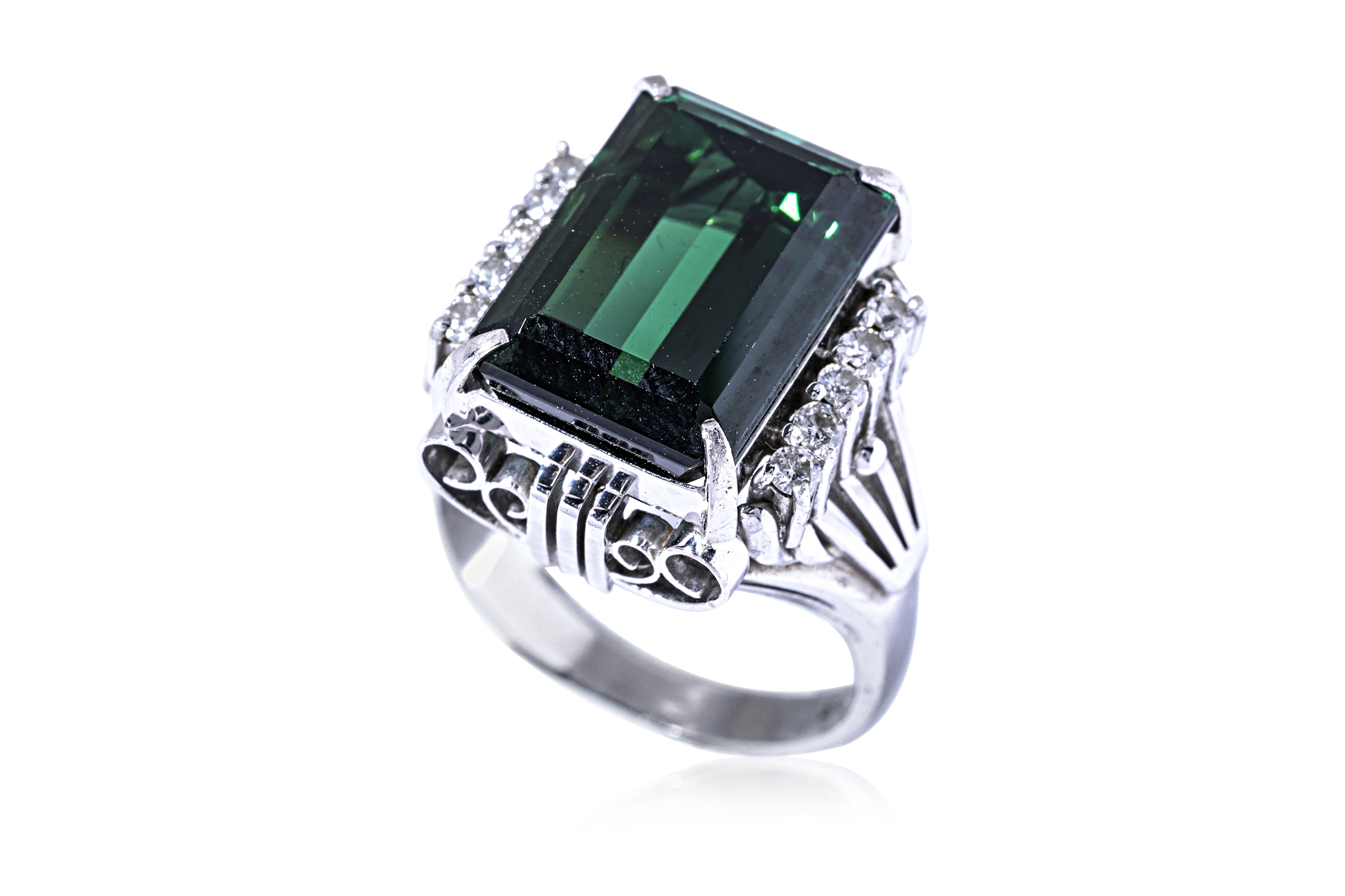 A GREEN TOURMALINE AND DIAMOND RING