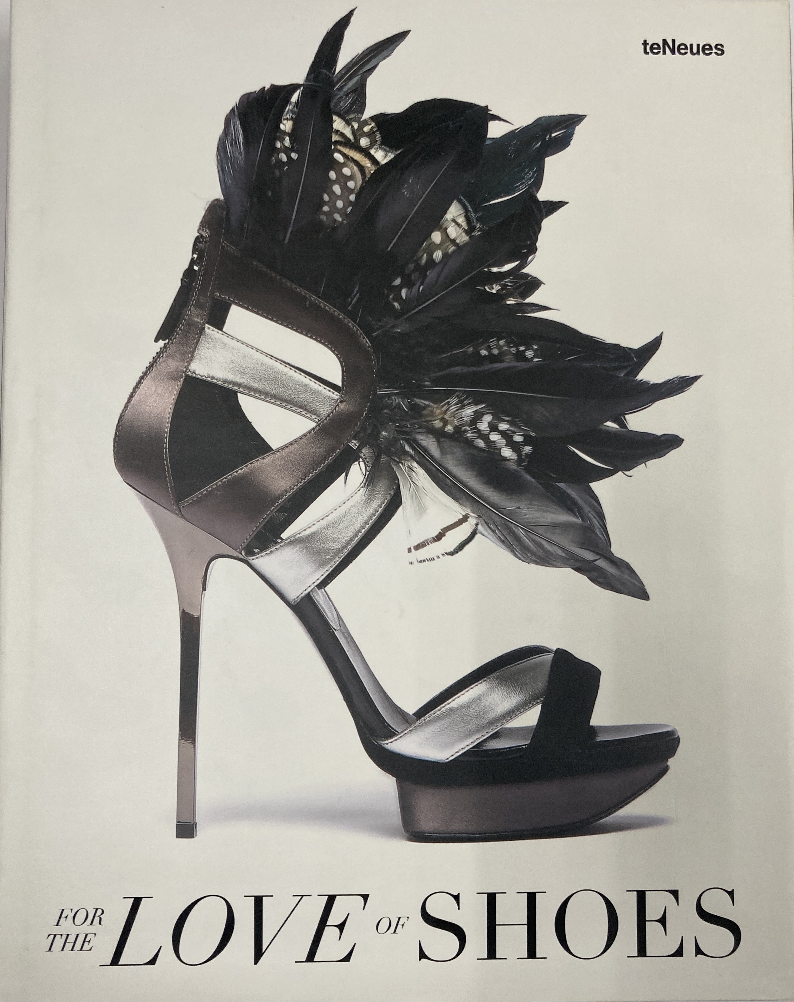 FASHION BOOKS - SHOES & HEELS - Image 3 of 7