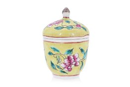 A YELLOW GROUND FAMILLE ROSE POTICHE COSMETICS JAR
