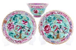 A PAIR OF TURQUOISE GROUND FAMILLE ROSE SAUCERS & A TEA BOWL