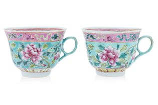 A PAIR OF FAMILLE ROSE & TURQUOISE EUROPEAN STYLE TEA CUPS