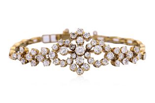 A GOLD AND DIAMOND FLOWER BRACELET