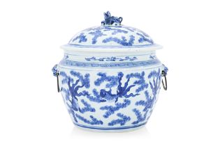 A BLUE AND WHITE PORCELAIN KAMCHENG