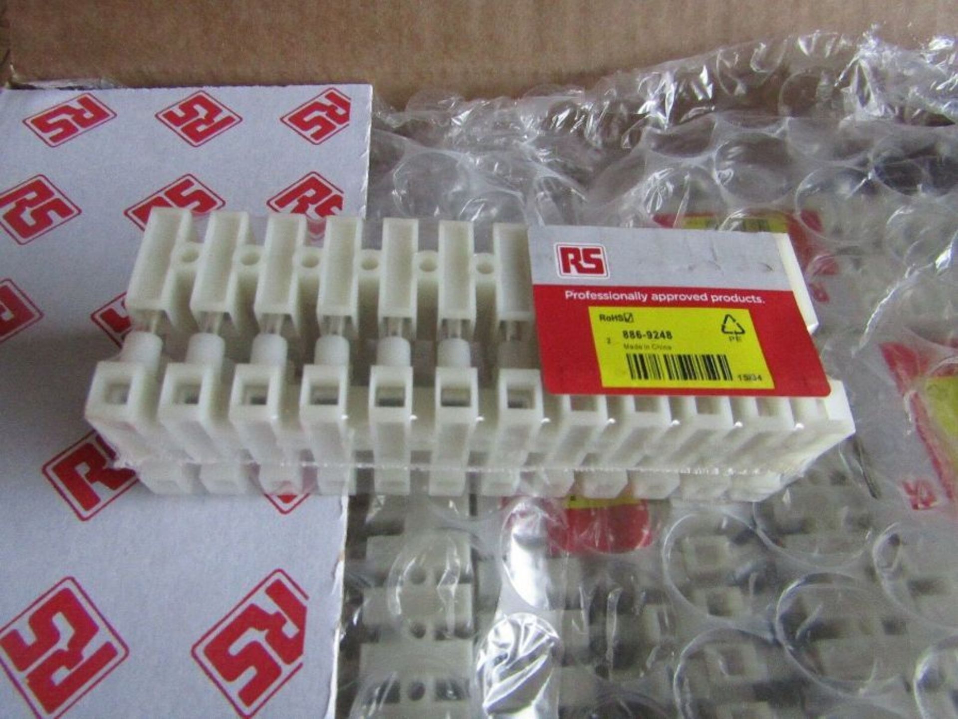 100 Packs Vertical Terminal Block 2 x 12 Way/Pole, Screw Down 4 mm² H9554 8869248