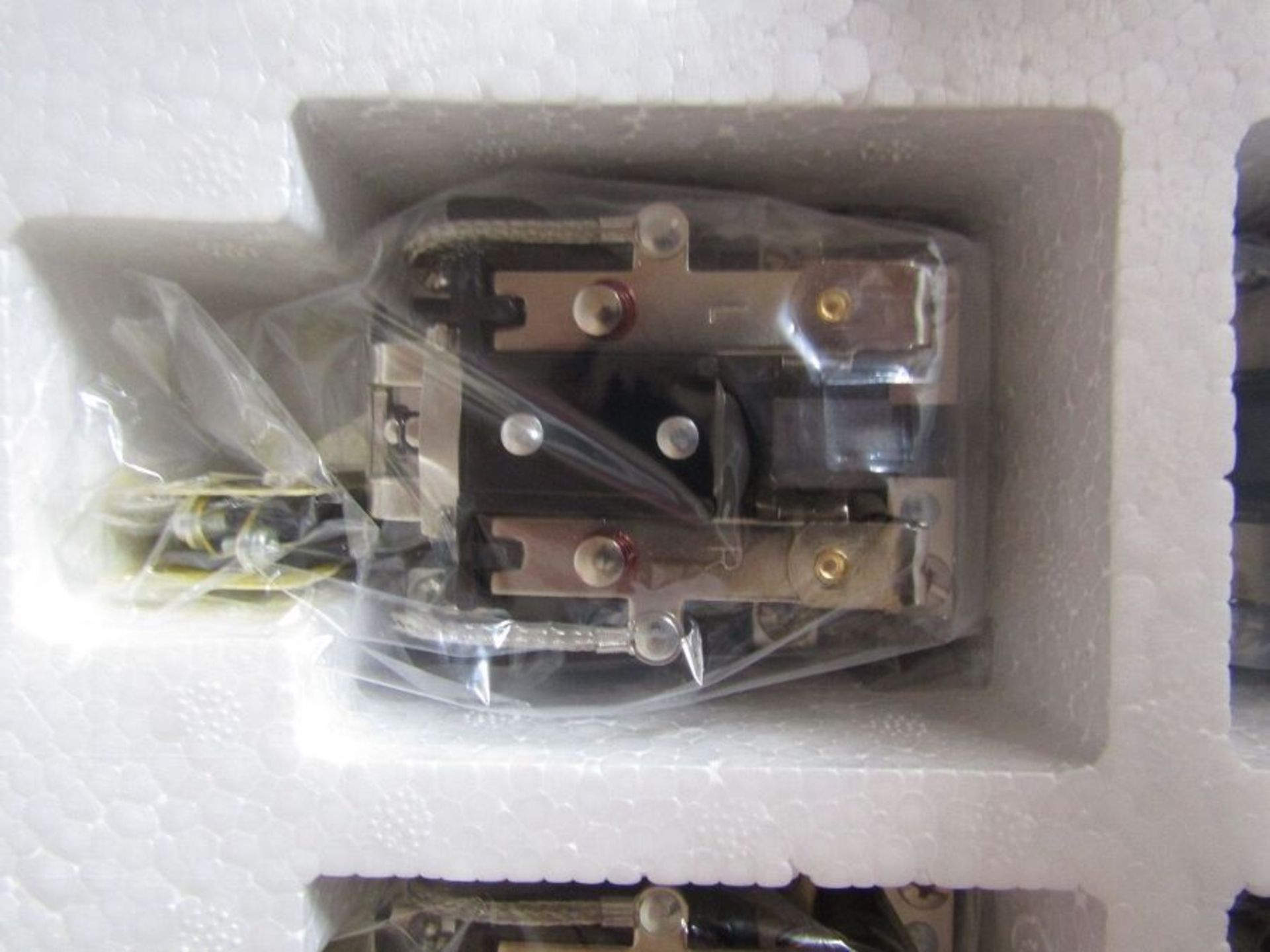 100 x Schneider DPDT Chassis Mount Non-Latching Relay 40A 24Vdc 05R £2k at cost 8245838 - Bild 2 aus 4