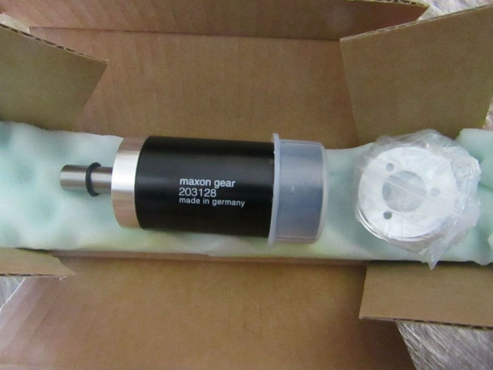 Maxon Planetary Gearbox 203128 150:1 Gear Ratio, 22.5 Nm Max Torque 585 4205079 - Image 3 of 4