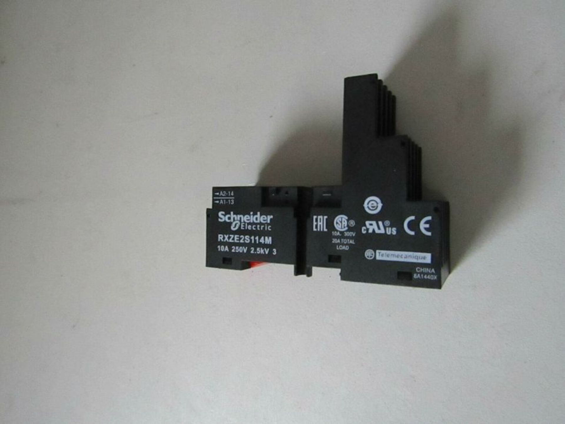 200 x Schneider Relay Socket For Use RXM Series Miniature Relay 250V S1 8497632 - Image 3 of 4