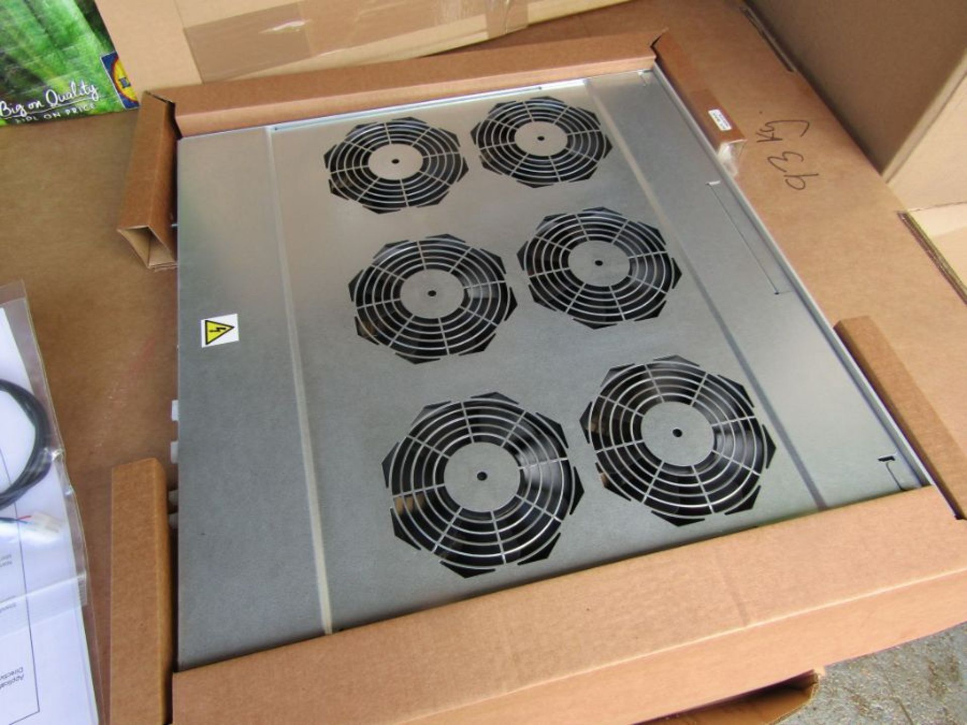 Verotech 6 Fan Intelligent Fan Tray, 1U 19in - head 528977 - Image 5 of 8