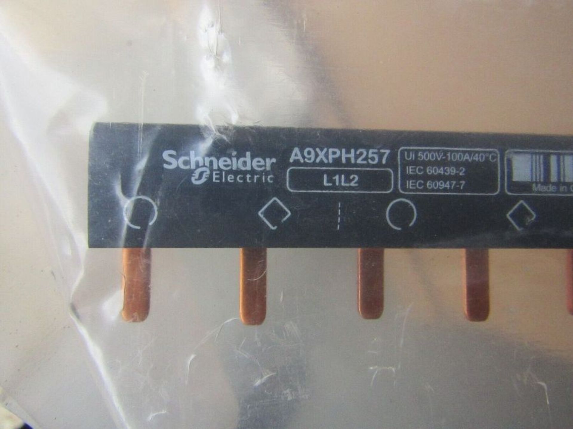 Schneider Electric Acti 9 1 Phase Busbar, 415V ac, 18mm Pitch Table 7762733 - Image 2 of 2