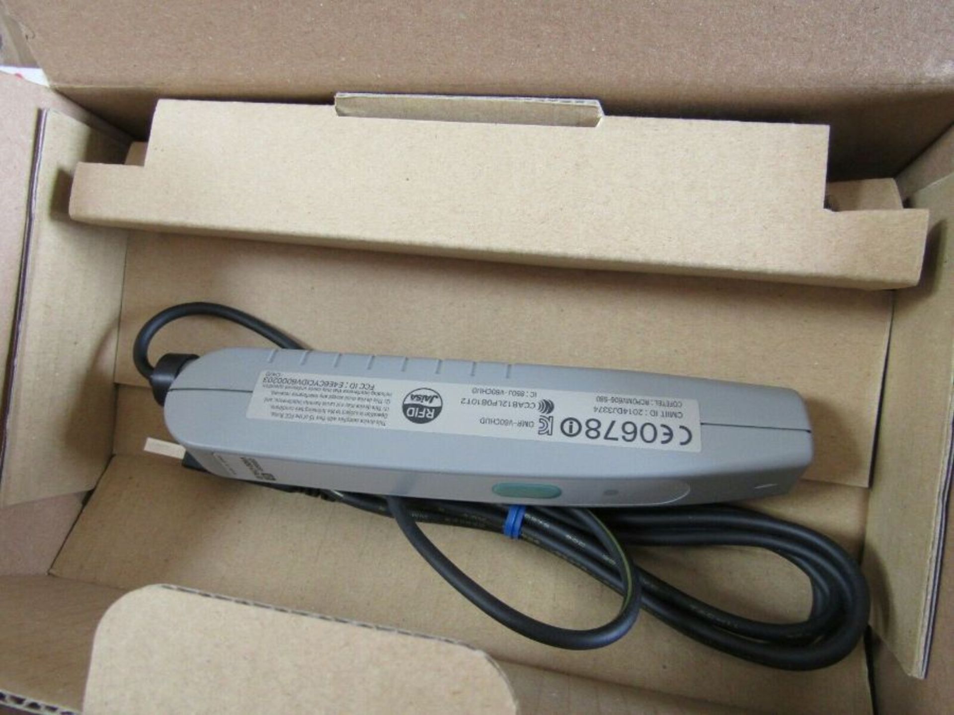 Omron Handheld Reader Writer Compact Station V600 RFID 160.5x25.5mm A2 8224699