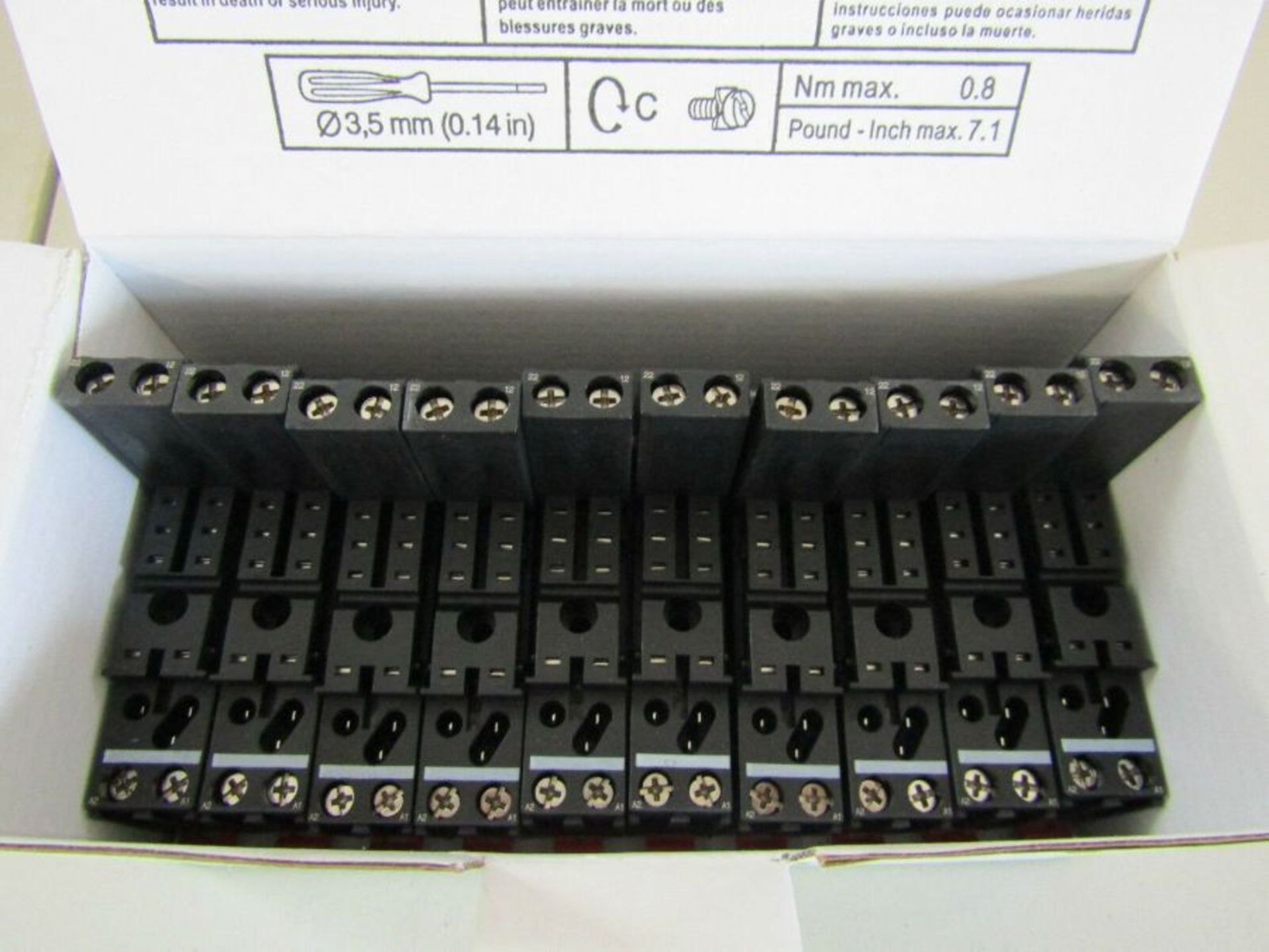 200 x SCHNEIDER RSZE1S48M Relay Socket for RSB Series - S2 - 8497667