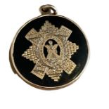 9ct Gold Royal Highlander Black Watch pendant - London 1916 - 27mm diameter.