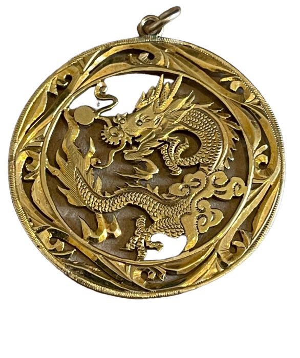 14ct Gold Dragon Pendant - 37mm diameter and 4.8 grams weight. - Image 2 of 4