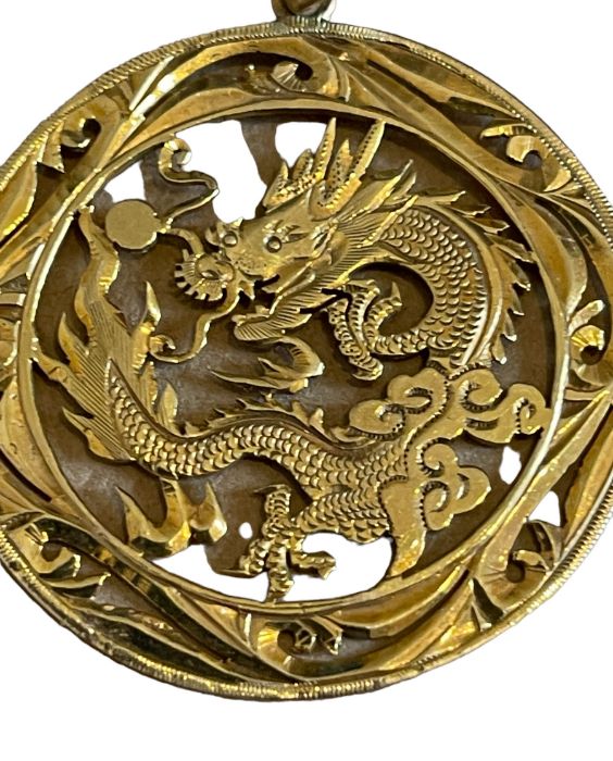 14ct Gold Dragon Pendant - 37mm diameter and 4.8 grams weight. - Image 3 of 4