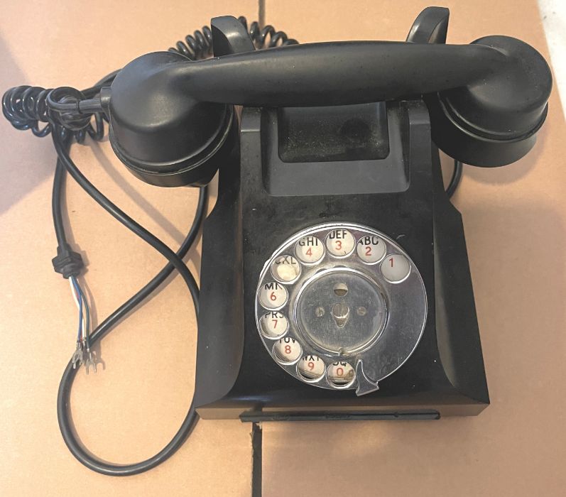 Vintage 332 Black Bakelite Phone.