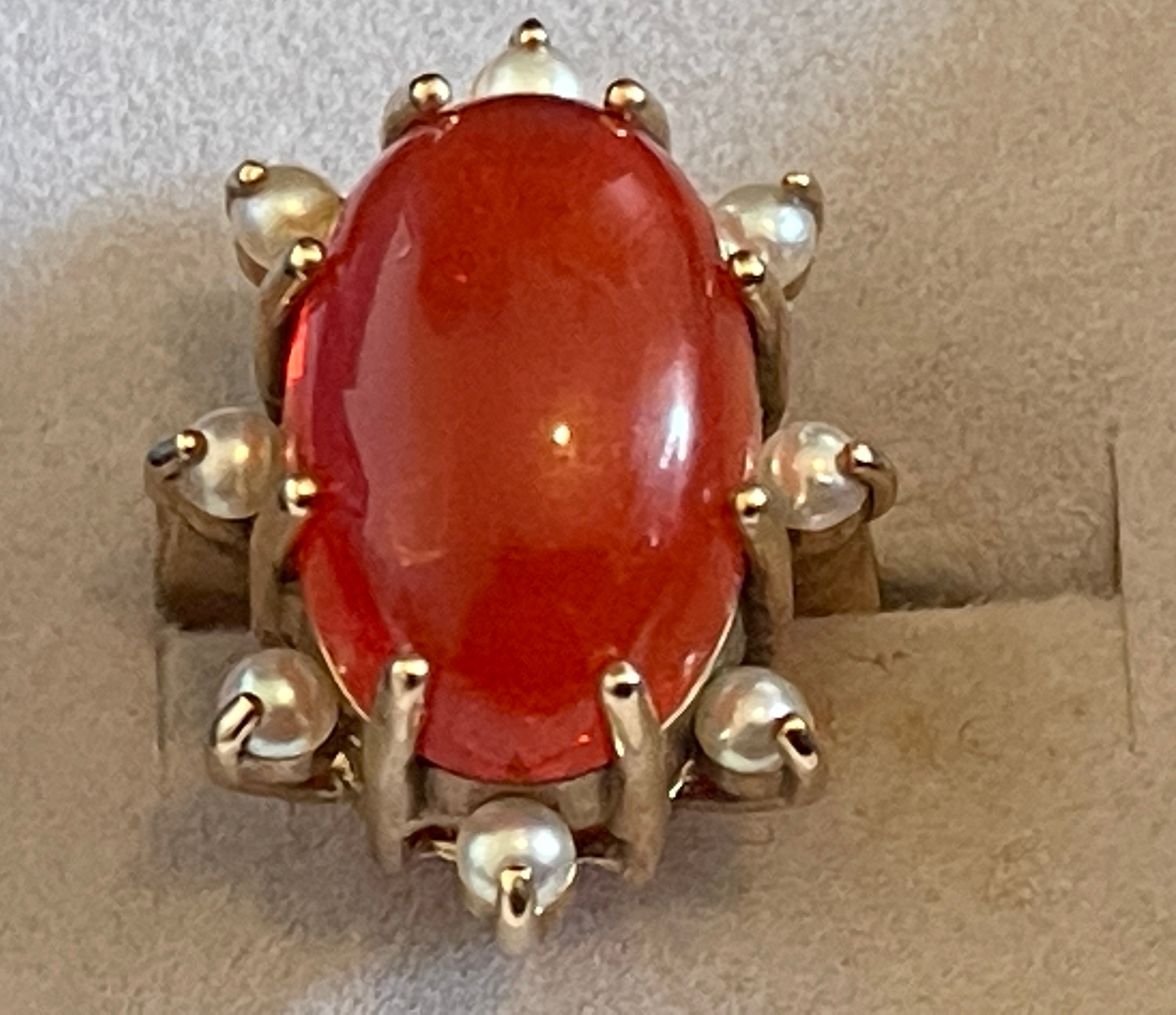 Vintage 9ct Gold, Carnelian and Pearl Ring - UK size (N 1/2) US size (7) with ring head 25x18mm - Image 5 of 7