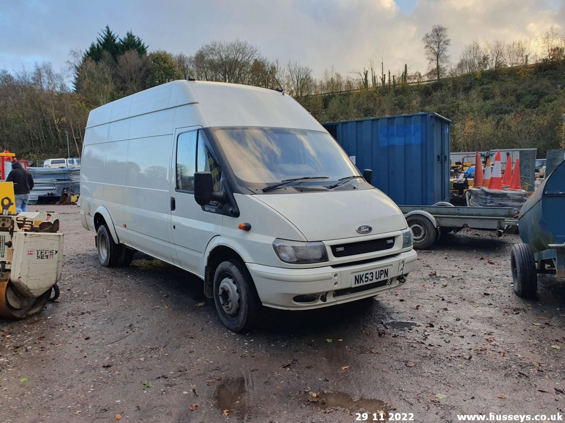 04/53 FORD TRANSIT 350 - 2402cc 5dr Van (White) - Image 3 of 21