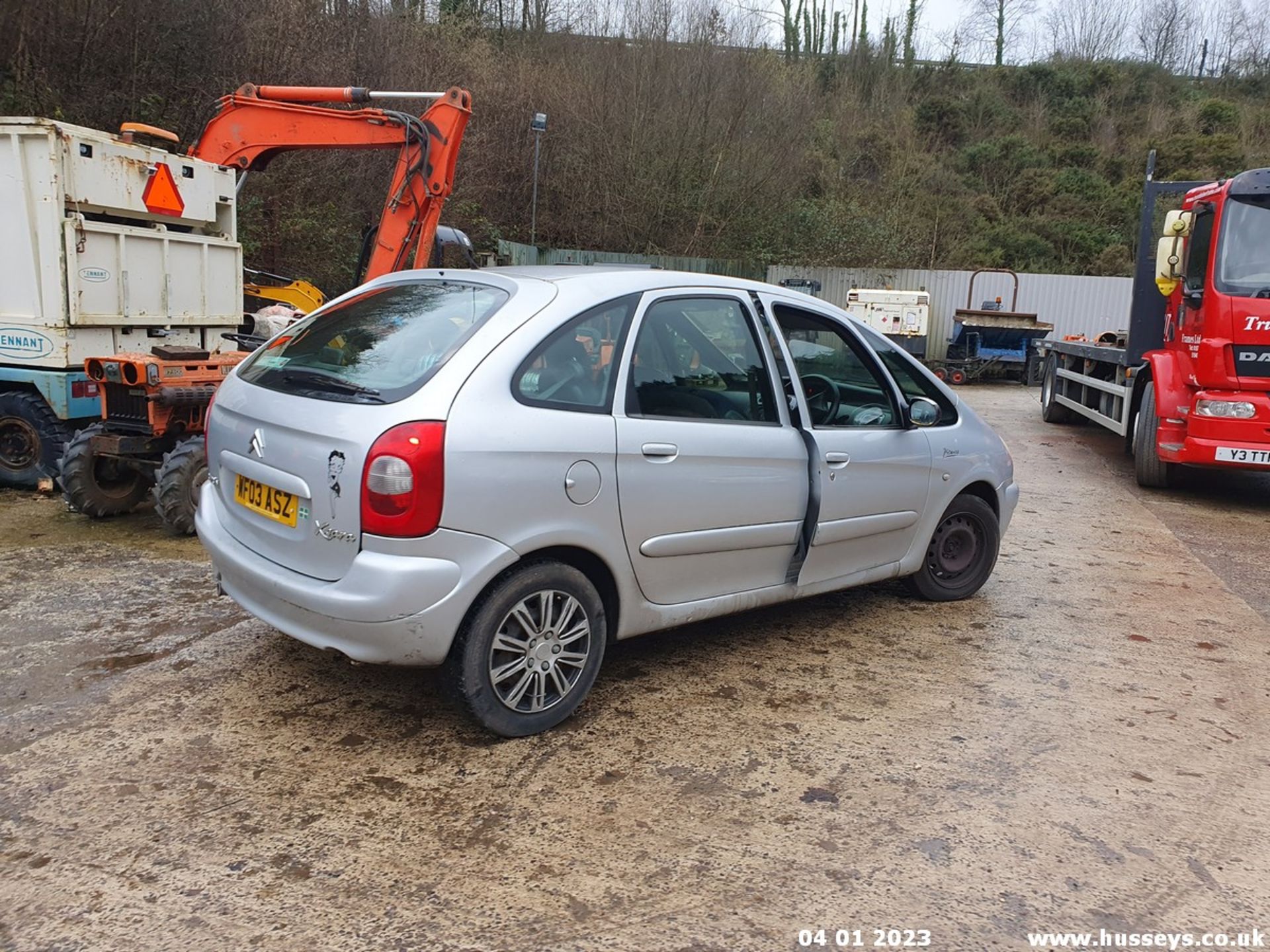 03/03 CITROEN XSARA PICASSO DESIRE - 1587cc 5dr MPV (Silver, 133k) - Image 12 of 32