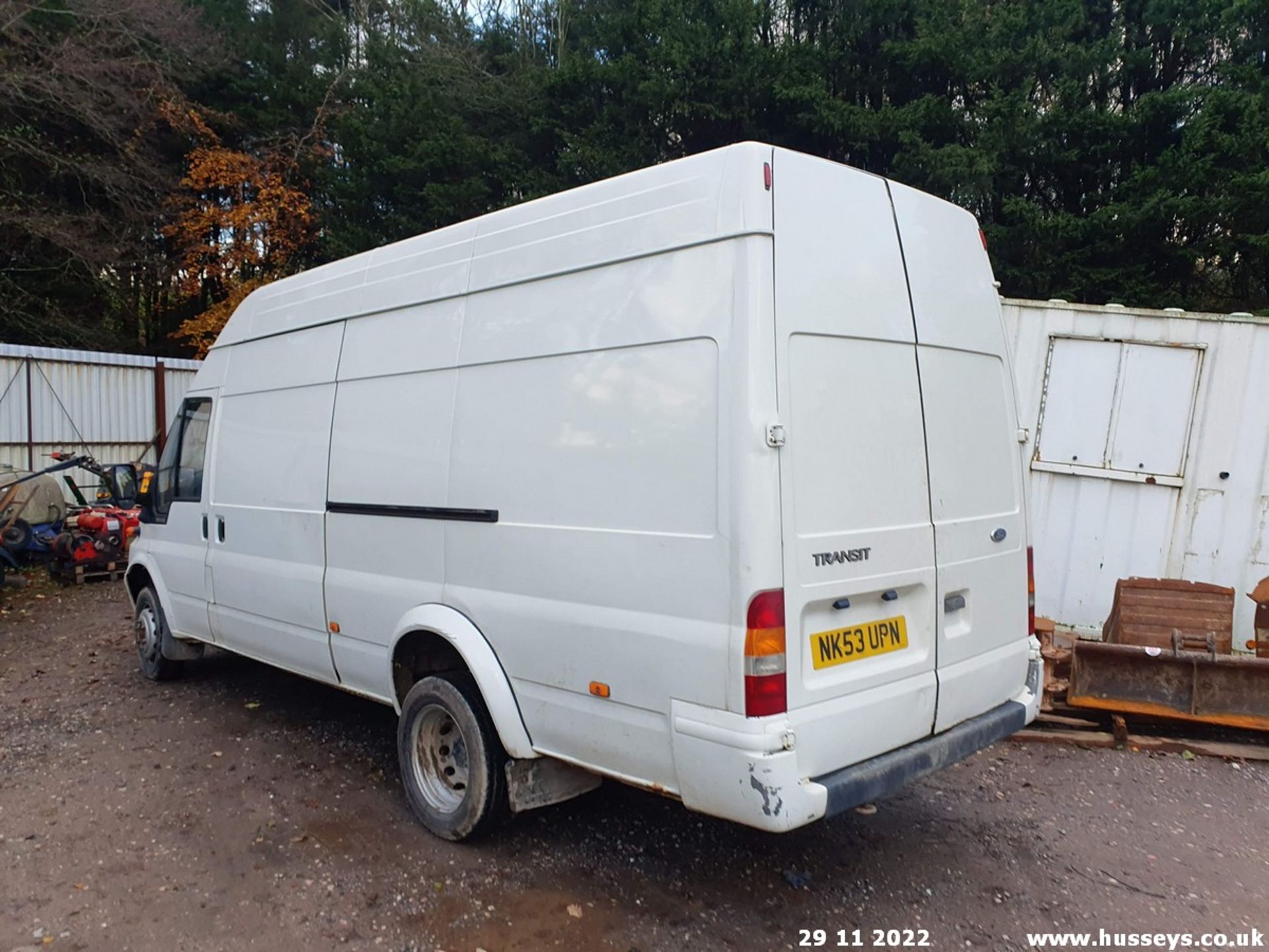 04/53 FORD TRANSIT 350 - 2402cc 5dr Van (White) - Image 12 of 21